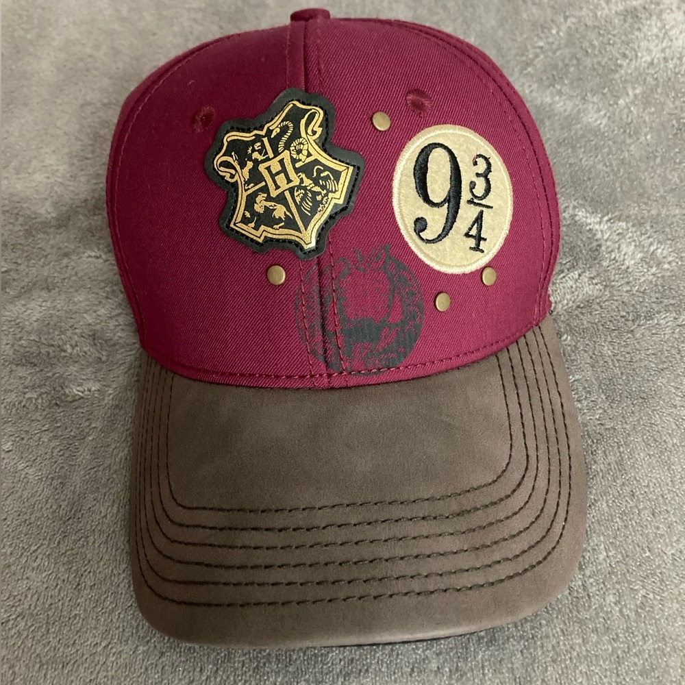 Harry Potter Platform 9 3/4 Hogwarts buckle hat